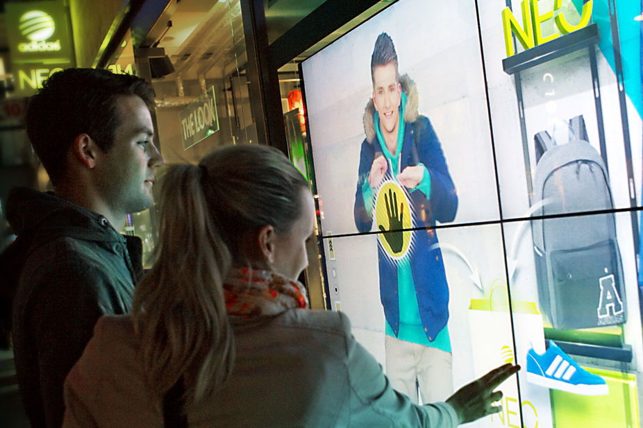 Digital store windows give retailers a new sales tool